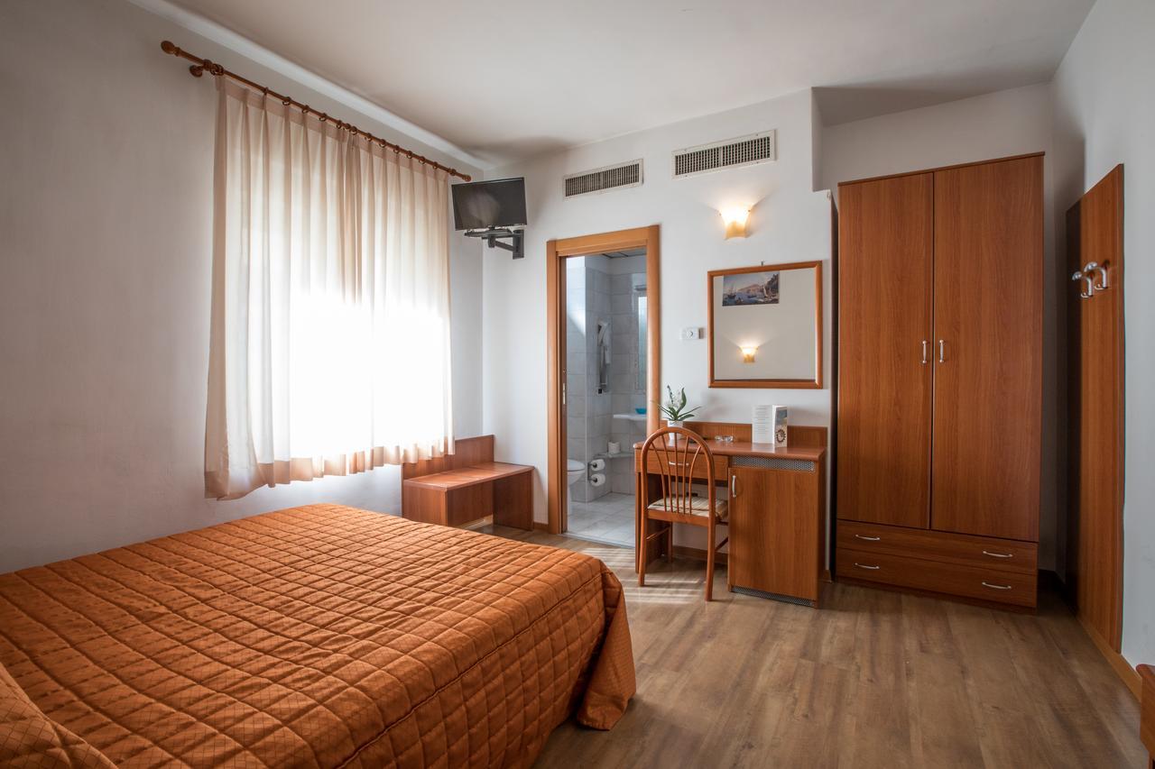 Aequa Hotel 4*
